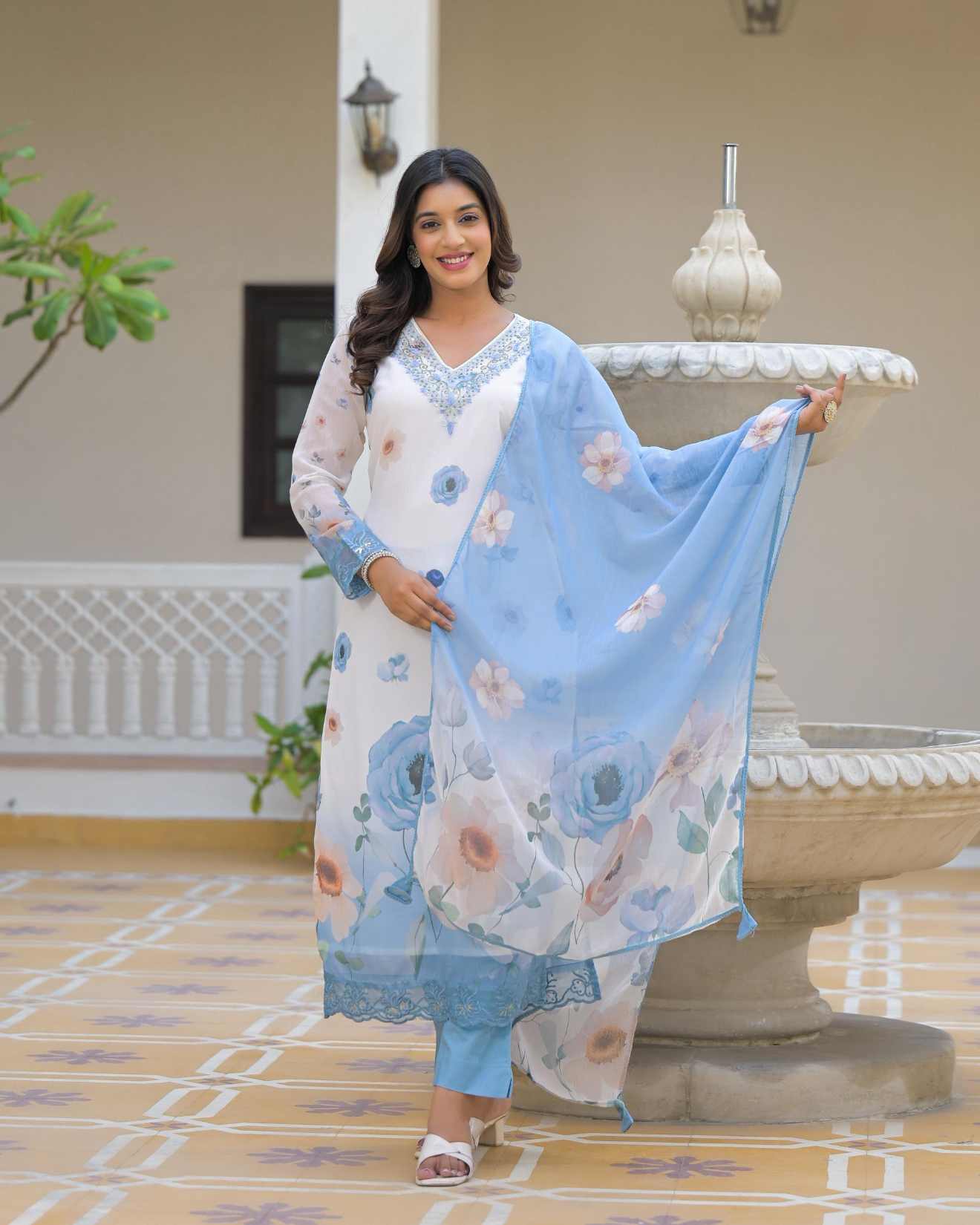 Chaandni Adaa Suit