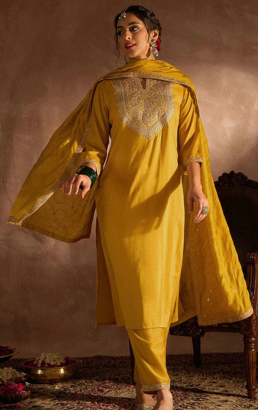 Nazm – A Poetic Suit Set