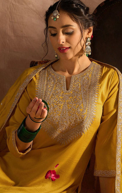 Nazm – A Poetic Suit Set