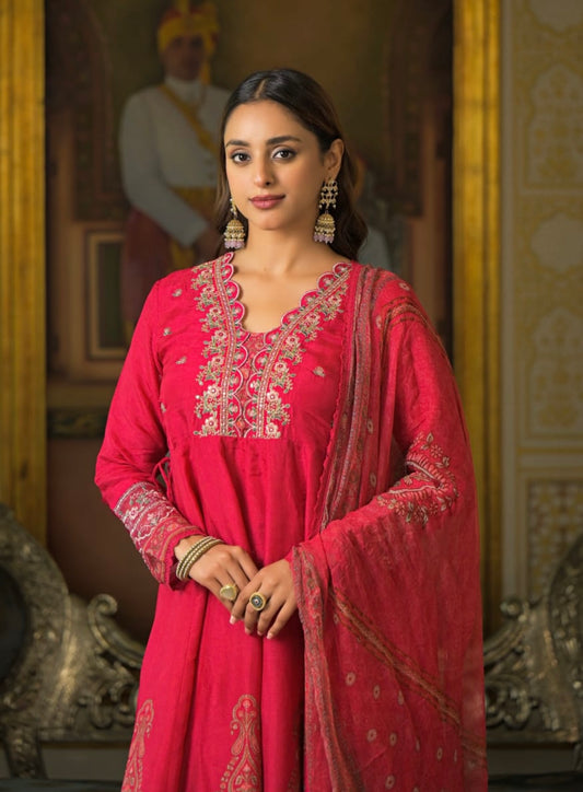 Zehra – Feminine Classic Suit Set