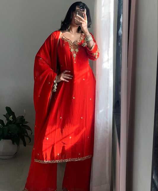Mirrorlight Magic – Shimmer Suit